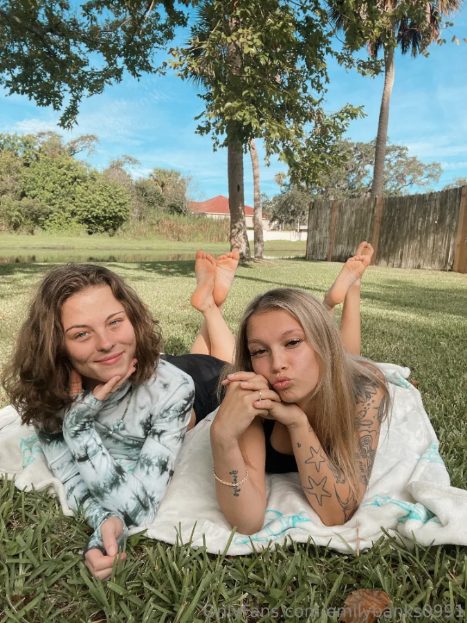 1069107734_Me and bestie_02_3000x4000_bebb4fa3380a8a357d244b8e45b6ce4a.webp