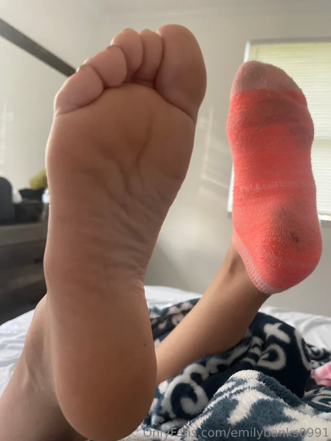 1069109964_Pink socks _)_01_3024x4032_b0173c99c25a2067a0aeb2422ce1bef0.webp