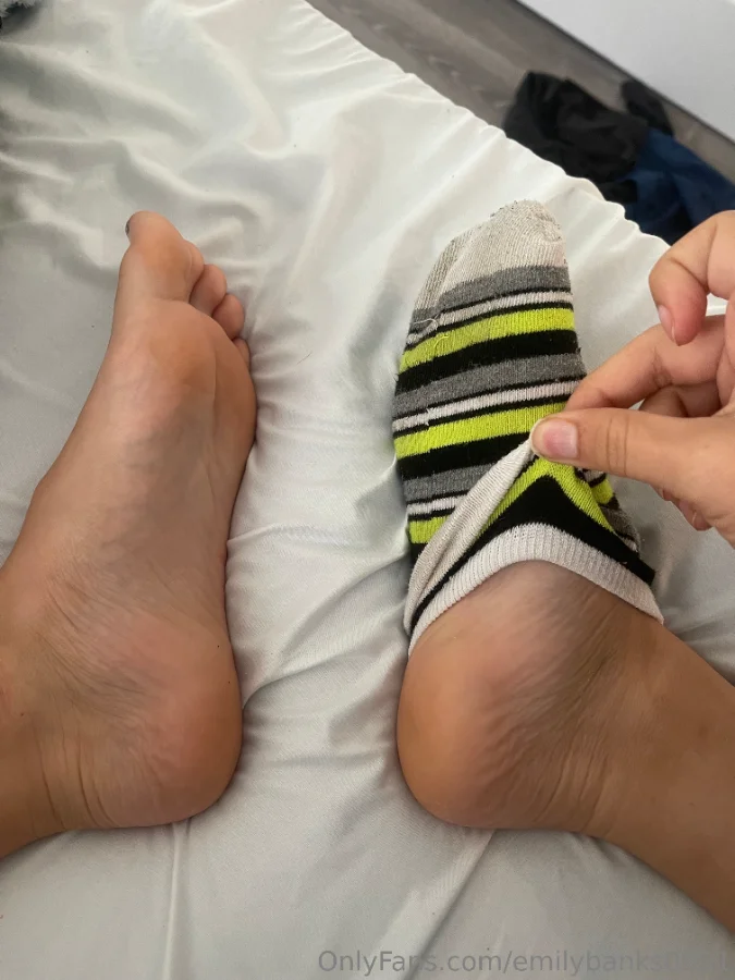 1069111006_Sock tease_01_3024x4032_2204a4e8b5bc05499acff1f3c8482bec.webp