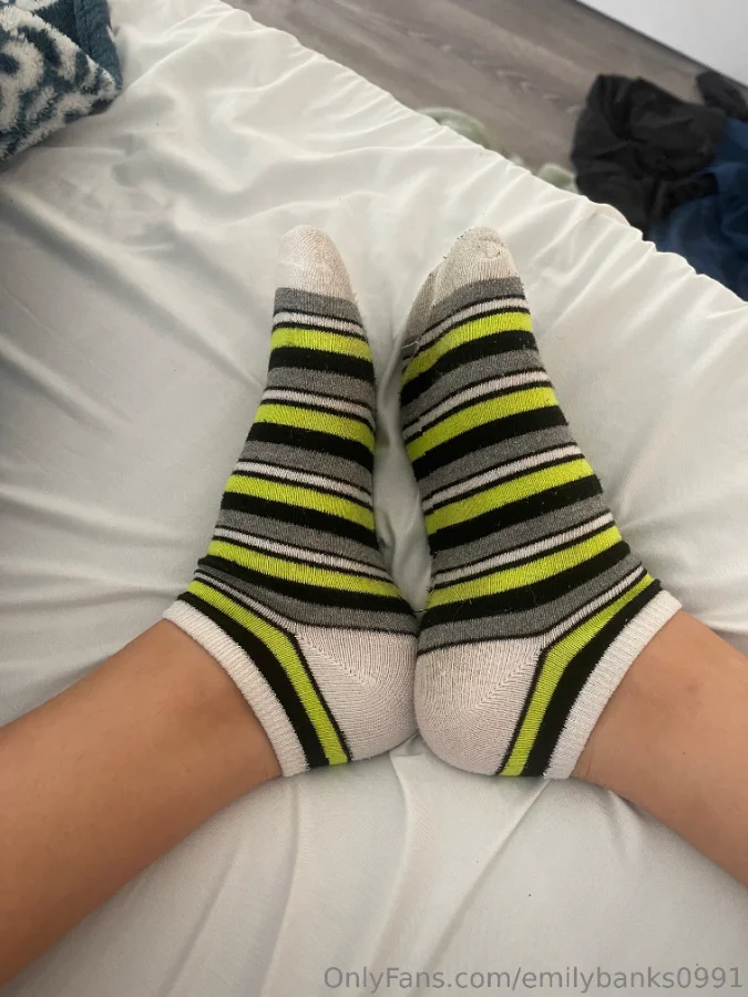 1069111006_Sock tease_05_3024x4032_408524e2fcdc539d62514c368a6c9723.webp