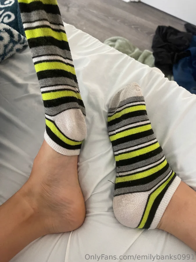 1069111006_Sock tease_08_3024x4032_379da5df68ad61e375059492fca1ccb4.webp