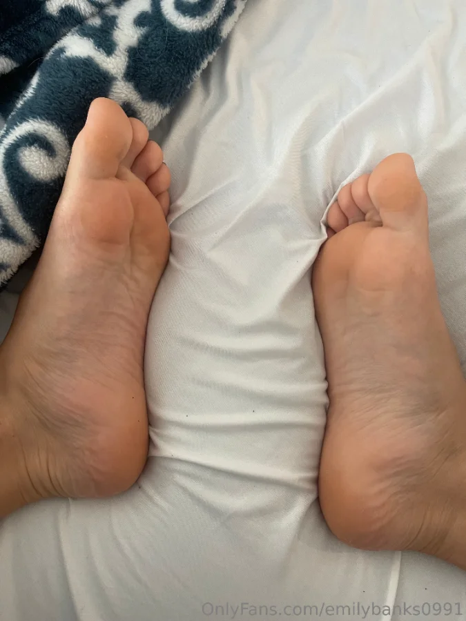 1069111745_Your favorite toes_01_3024x4032_b5a84e263a47f9e206b275dd0cbdbb3d.webp