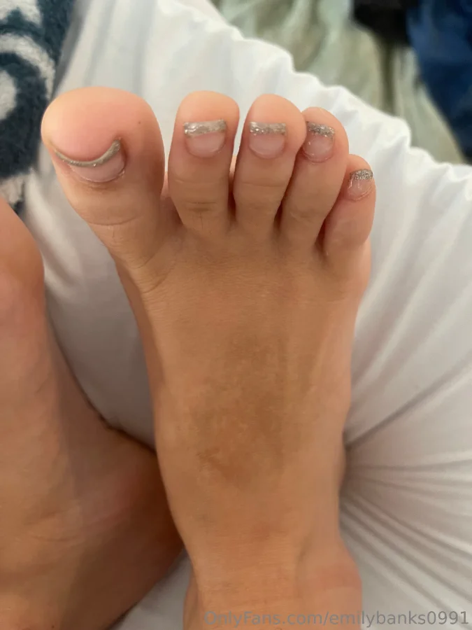 1069111745_Your favorite toes_05_3024x4032_cb645829e3579f9074c0a3b8a549695c.webp