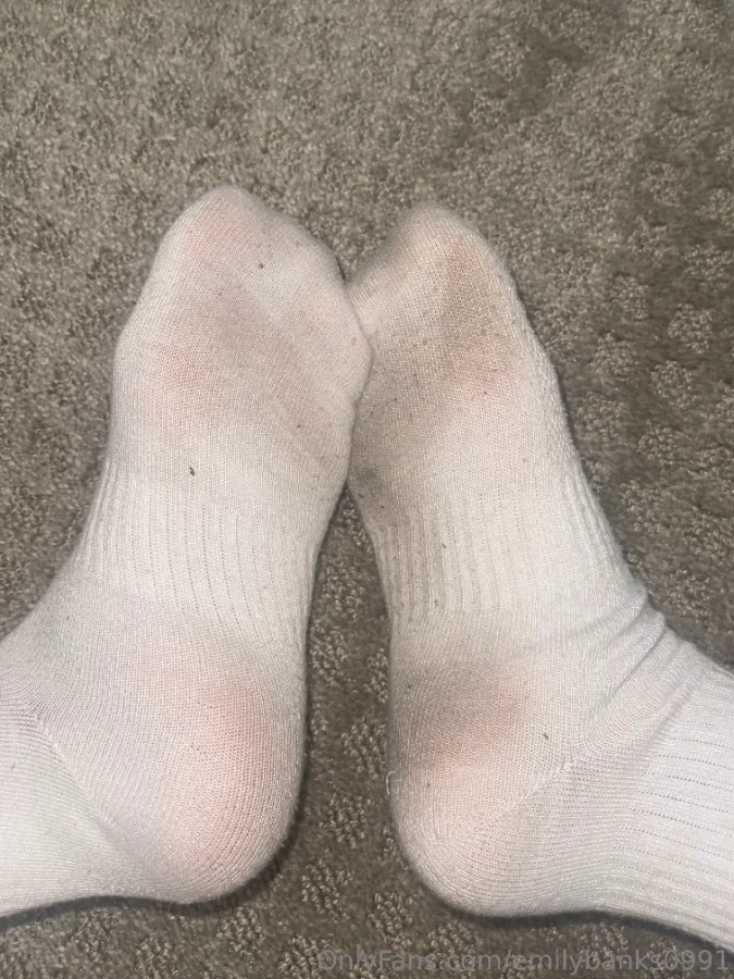 1069117559_Long socks __01_3024x4032_e250ea4ca5945d796d64f79767590eb3.webp