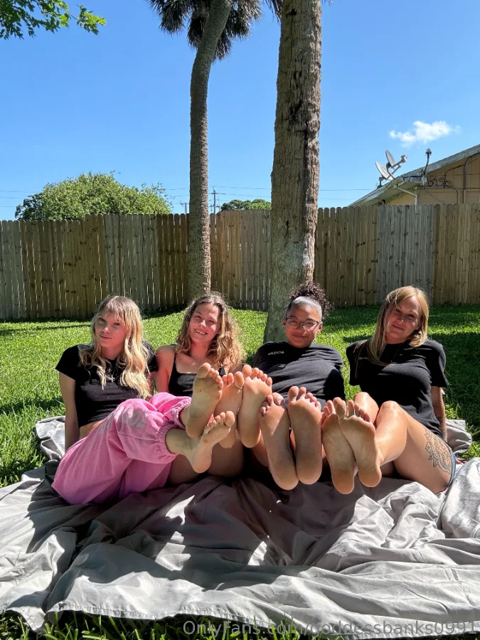 1099490820_Just us girls and our pretty feet 👣_01_3024x4032_04d1abd0d1d8a0d5570059b8e6428e34.webp