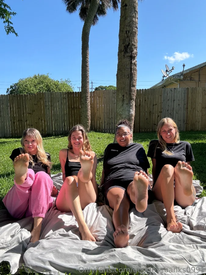 1099490820_Just us girls and our pretty feet 👣_02_3024x4032_7db7013cd1c88ad55365bbca53889e71.webp