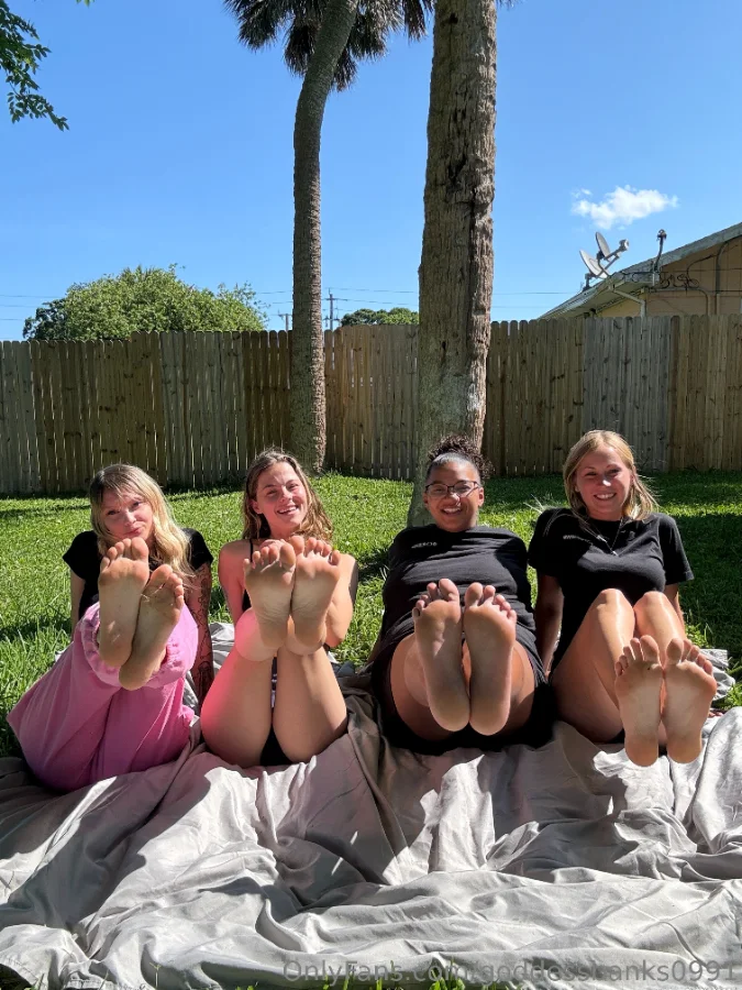 1099490820_Just us girls and our pretty feet 👣_03_3024x4032_58182107378c3f5d362ceba38b1b2538.webp