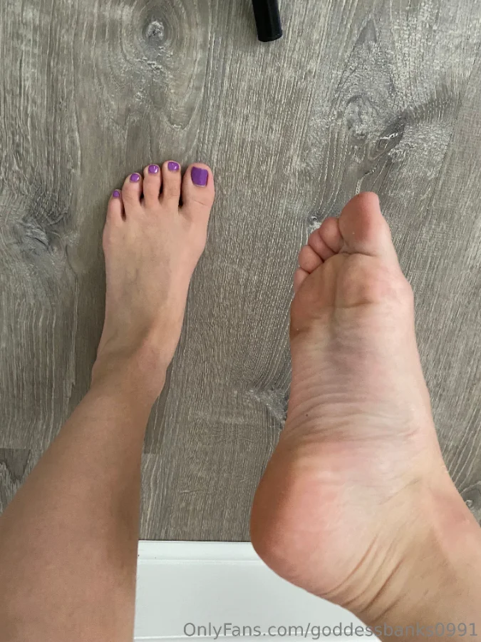 1101546063_Come rub the feet_01_3024x4032_c0dae560333b27e6644e3be3c237a133.webp