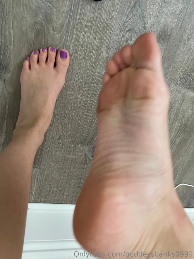 1101546063_Come rub the feet_06_3024x4032_275761ad60b87106172edadaf723b7a6.webp