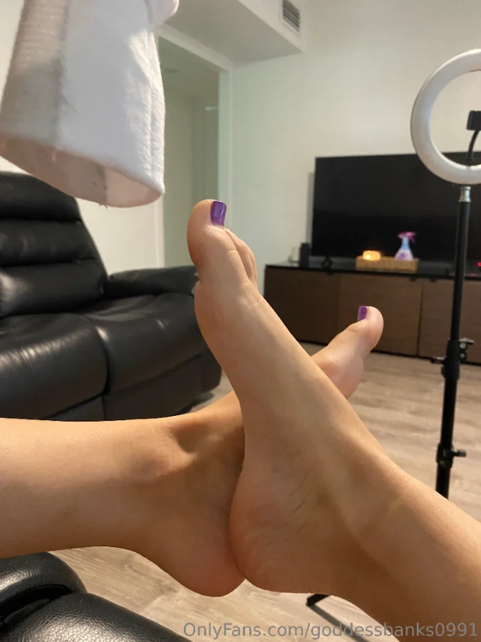 1114423351_Another day with beautiful feet_10_3024x4032_0fa4d7c4efb66dc25312e6f98d8e457d.webp