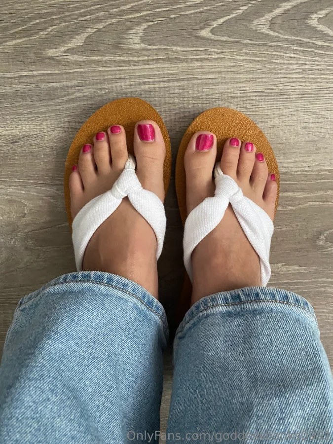 1144250042_Flip flop fun 🤩_02_3024x4032_2826e2cbb97e7cfa5881c8496708db22.webp