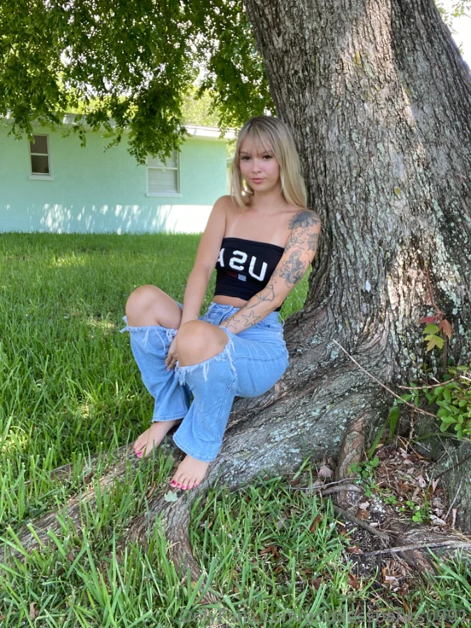 1150921362_Happy 4 here’s the full photo shoot insta doesn’t see hehe 😜_11_3024x4032_6f7820bf...webp