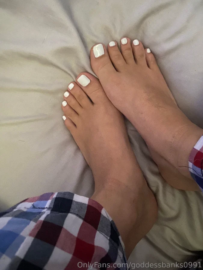 1163920649_White toes_01_3024x4032_db107ca6d465a70ab2a9ef8f8ff3fbac.webp