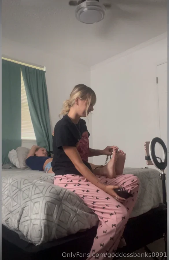 1348365538_POV you watch us do a video chat custom 😉🥰🥰_01_1284x1973_b7e779bc27f920364f60302a4...webp