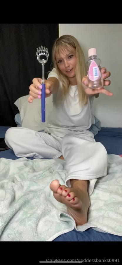 1348948098_Oily feet play is my favorite type of playing 😌 _01_828x1792_3d586a2d5b1c1772b35ab...webp