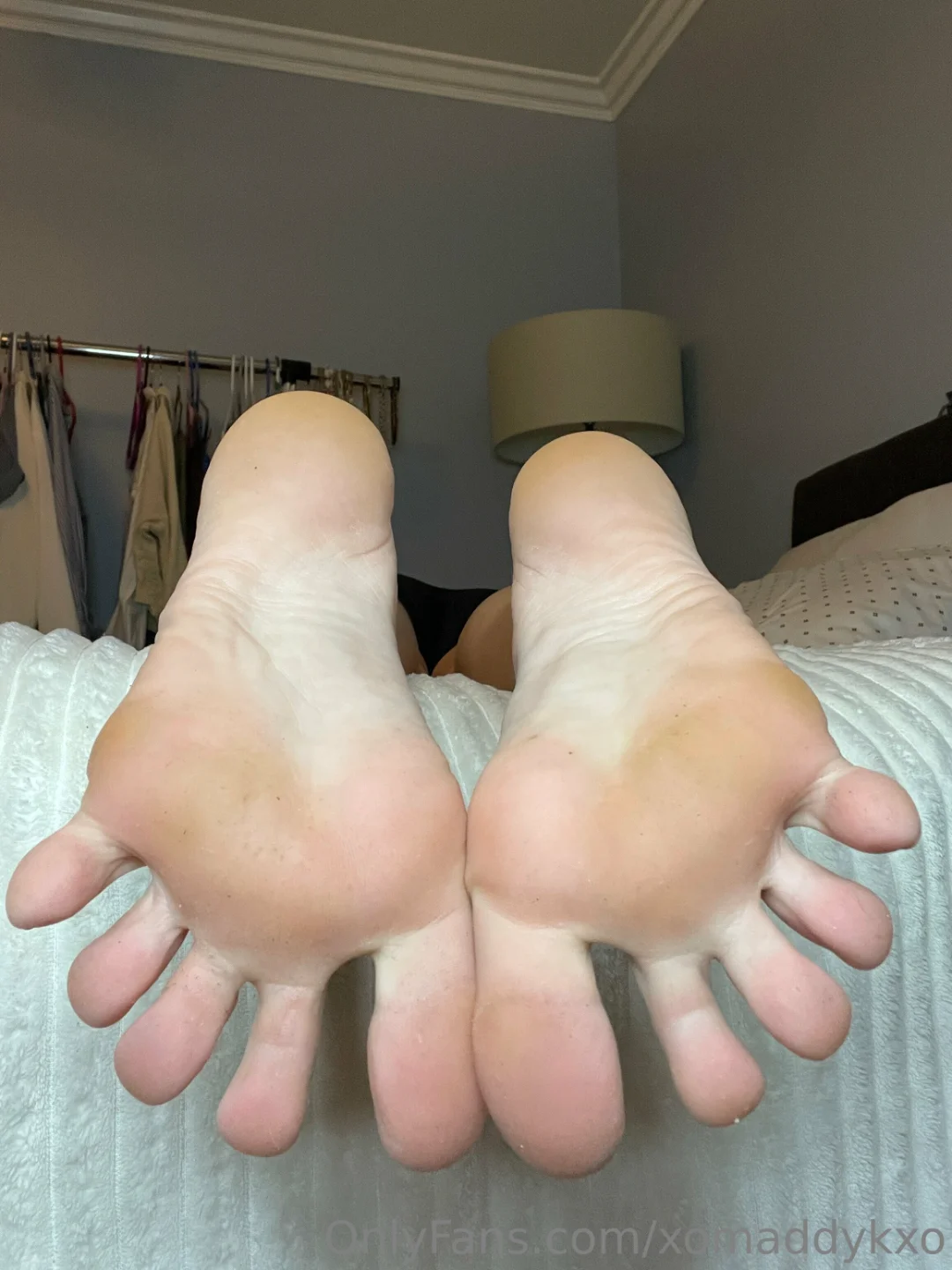 537472146_do you love being absolutely mindfucked by my soles😳🤯😜_01_1586fc67-2b0e-43a4-ae40-6...webp