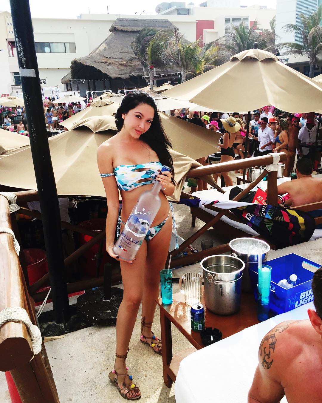 beachy_helena - BhBF-2OAsdh.jpg