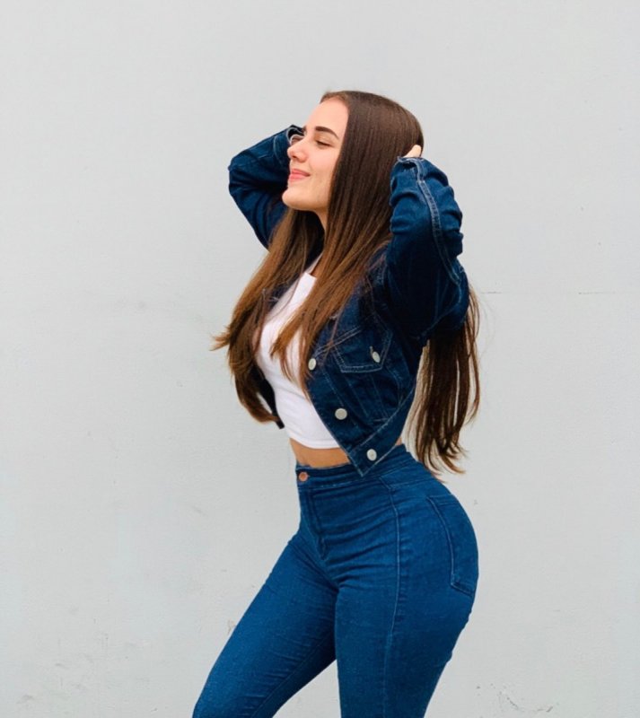 briggitte.rq - B2FwsBTABIY.jpg