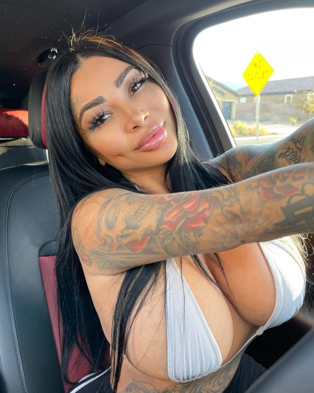 imbrittanya-___CNAqj6llX0A___-.jpg
