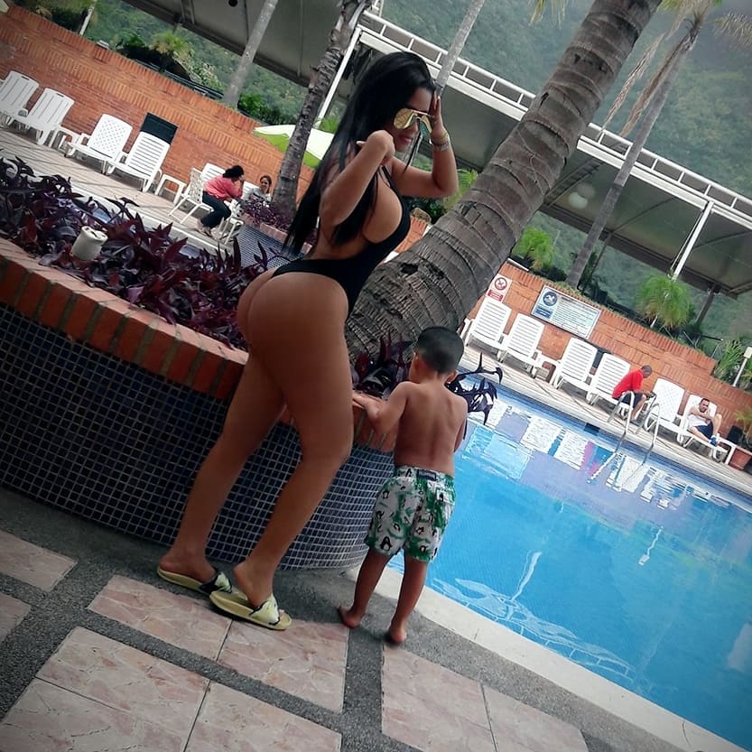 mjr2212 - BqxTRqrhhrm.jpg